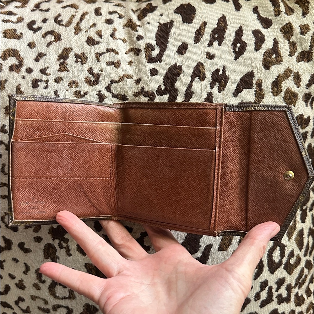 Vintage Louis Vuitton “Elise” Monogram Tri-Fold Wallet •  Iconic LV Style - Picture 4 of 10